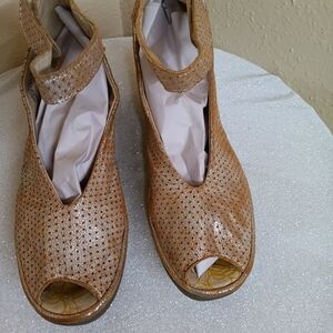 Fly London Gold Peep-Toe Sandals